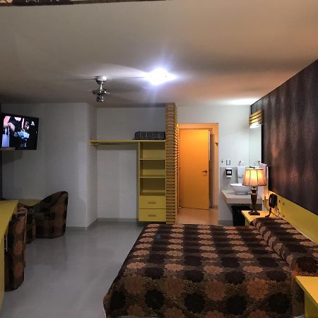 Palacio Rojo Hotel Familiar モレリア エクステリア 写真