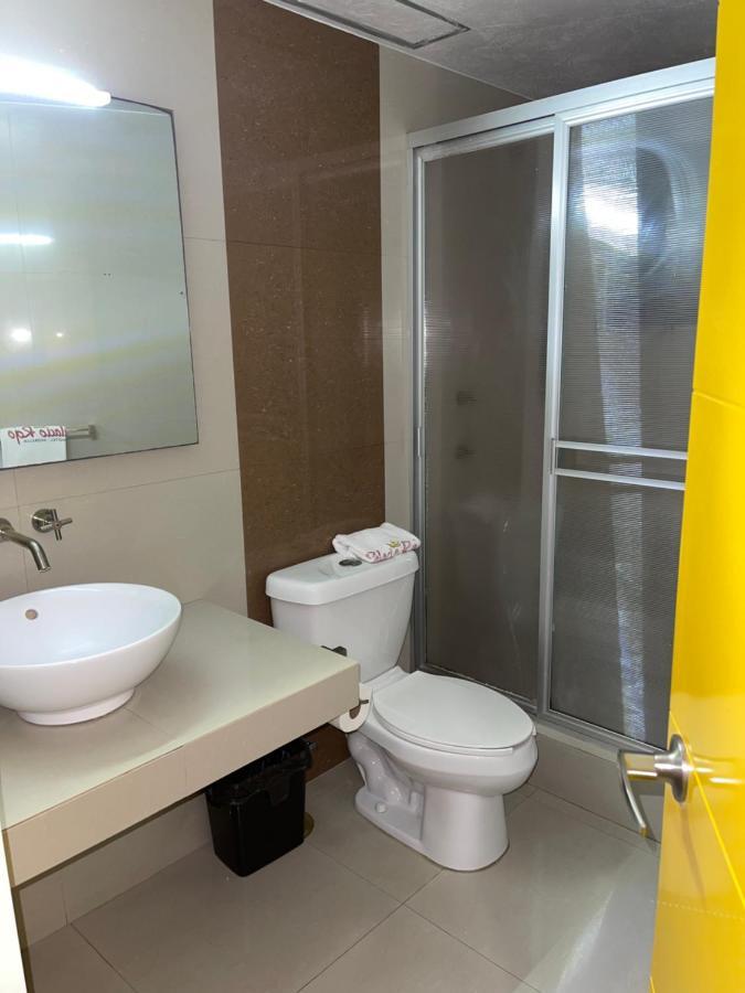 Palacio Rojo Hotel Familiar モレリア エクステリア 写真