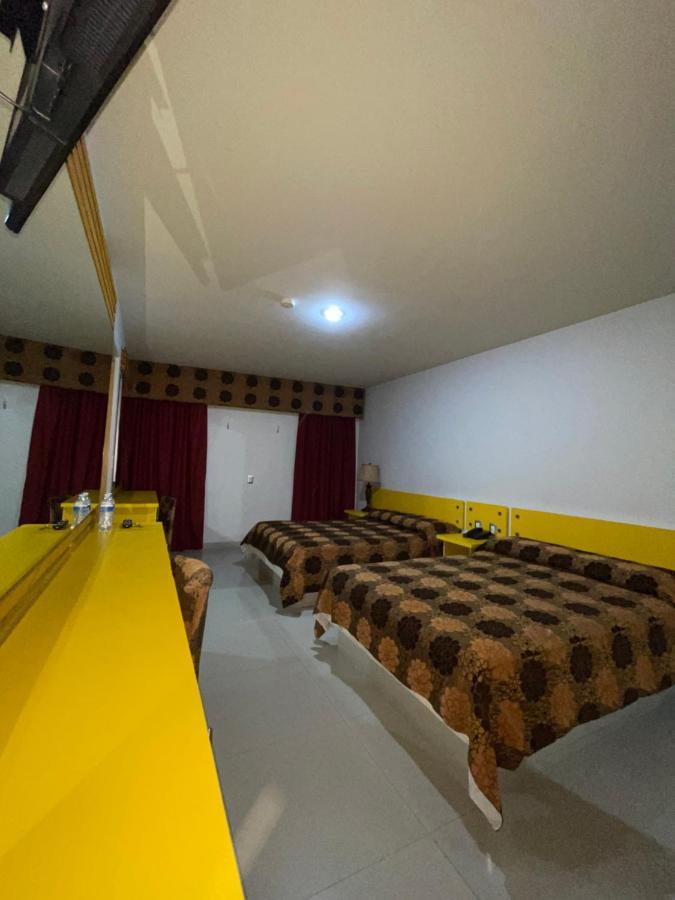 Palacio Rojo Hotel Familiar モレリア エクステリア 写真