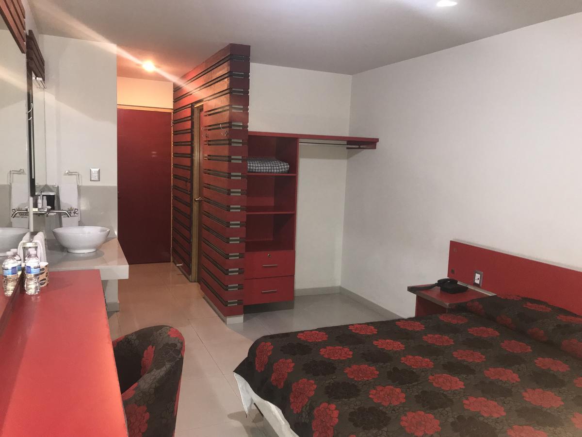 Palacio Rojo Hotel Familiar モレリア エクステリア 写真